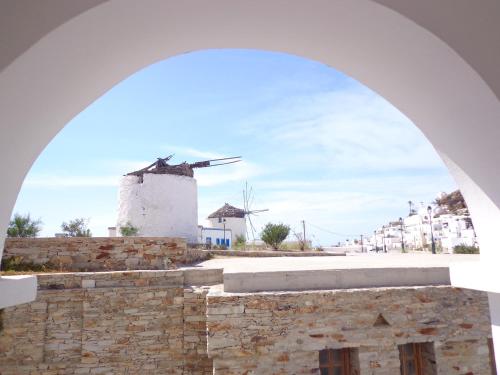 Φωτογραφία από το άλμπουμ του The Windmill στην Ίο
