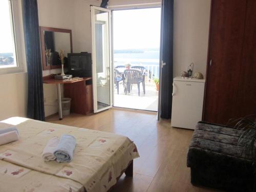 Posteľ alebo postele v izbe v ubytovaní Room in Hvar town with sea view, terrace, air conditioning, Wi-Fi (3666-3)