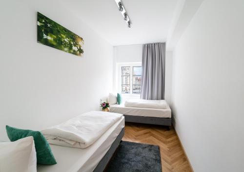 two beds in a room with a window at Familienapartment mit Blick zur Frauenkirche in Dresden