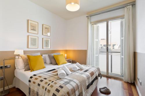 a bedroom with a bed and a large window at Ola Living Plaza Catalunya in Barcelona