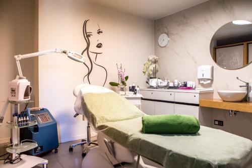 a hospital room with a bed and a sink at Hotel Polanica Resort & Spa in Polanica-Zdrój