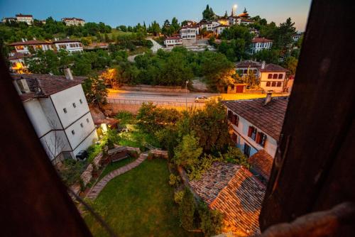 an aerial view of a city with houses and a yard at KÜRKÇÜ KONAK in Safranbolu