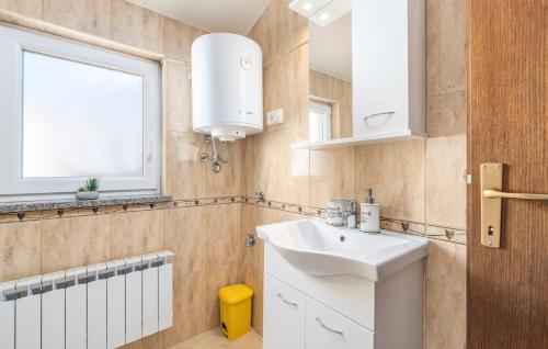 Apartment Cerin with Pool – Photos 5