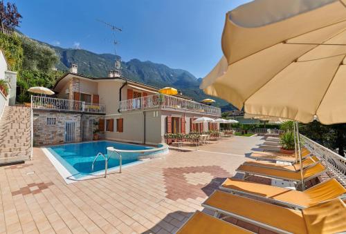 a villa with a swimming pool and a resort at Residence La Cioca in Malcesine