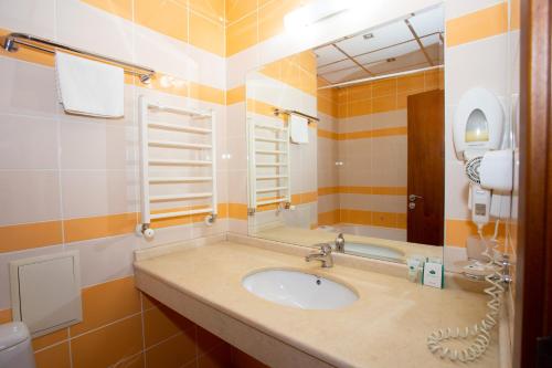 Vonios kambarys apgyvendinimo įstaigoje Contessa Hotel