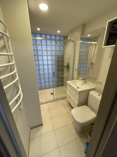 Ванна кімната в Karkle SummerHOUSE, sea view villa