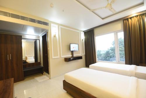 Hotel Nilay Residencyにあるベッド