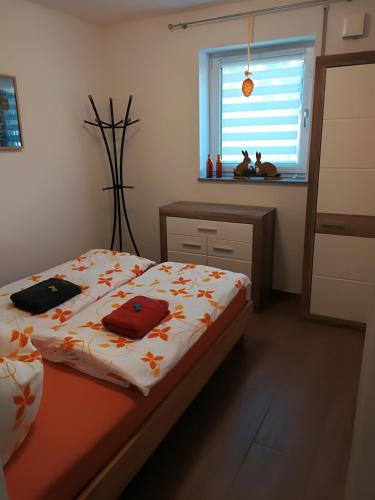 a bedroom with a bed with two towels on it at Ferienwohnung Apfelbaum in Schonungen