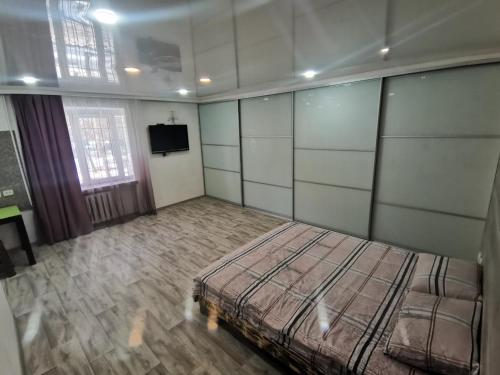 Postel nebo postele na pokoji v ubytování Spacious studio apartment