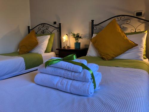 Llit o llits en una habitació de B&B Mandorla Amara