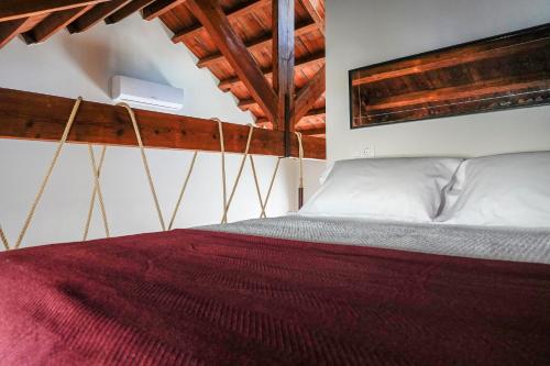 a bed in a room with ropes around it at Hospederia Santa Clara in Utrera