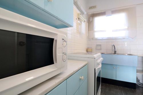 Kuchyňa alebo kuchynka v ubytovaní Creu de sant pol, apartamento 2 pax a pocos metros Playa Sant Pol F30066