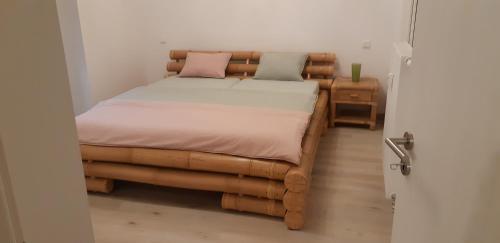 Ένα ή περισσότερα κρεβάτια σε δωμάτιο στο Apartmán Viktória