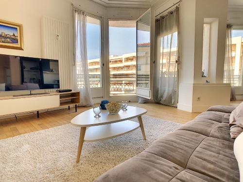 Nestor&Jeeves - GLORIA BEACH - Very close sea - Prestigious building