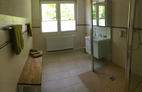 Ένα μπάνιο στο Ferienwohnung Schwarzatal