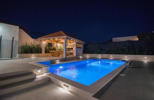 Villa Milena with heated pool and jacuzzi