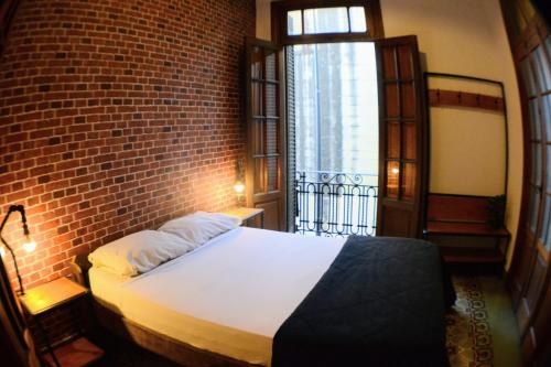 a hotel room with a bed and a window at 531 Hostel in Córdoba