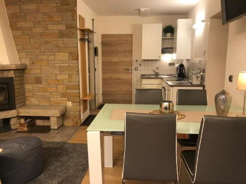 Kuchyň nebo kuchyňský kout v ubytování Apartment am Bikepark mit Kamin und Sauna