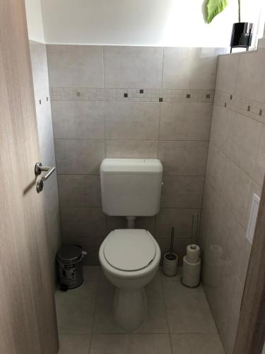 a bathroom with a white toilet in a stall at Városi Menedék in Veszprém