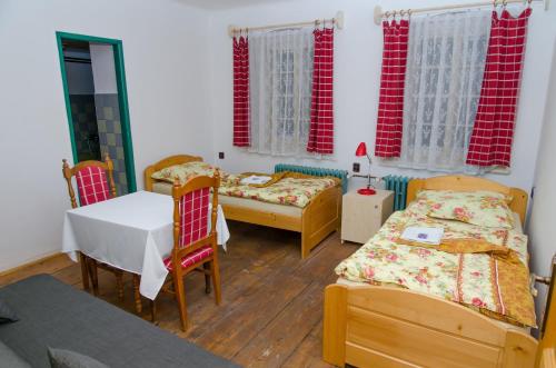Кровать или кровати в номере Horská bouda Čihalka