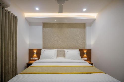 Cama o camas de una habitación en Hotel Laxmi Cityside