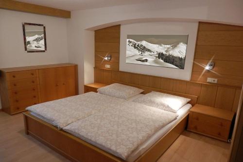 Кровать или кровати в номере Agerer Apartment