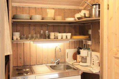 Dapur atau dapur kecil di Melkevoll Bretun Camping