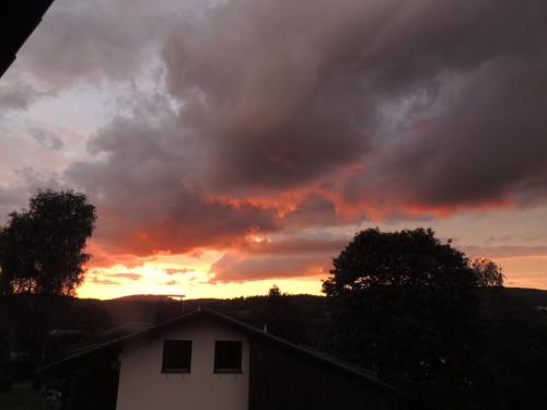 a sunset from the roof of a house at FW Zauberblick in Zwiesel