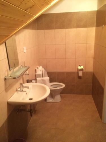Bagno di Kamarás Ring House