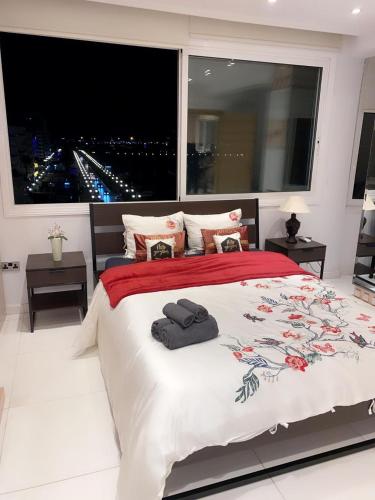 Larnaca Seaview Roomsにあるベッド