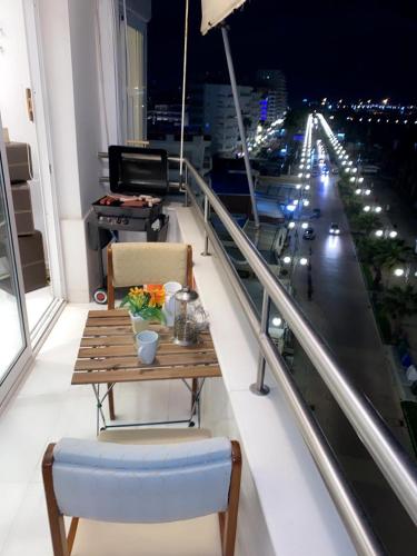 Larnaca Seaview Roomsにあるバルコニーまたはテラス