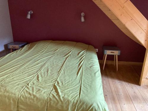 Een bed of bedden in een kamer bij Gite le Tilleul