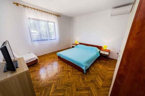 Un ou plusieurs lits dans un hébergement de l'établissement Holiday home in Podgradina 34845
