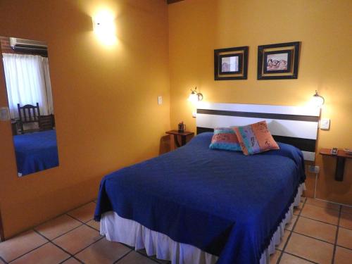 Tempat tidur dalam kamar di Hosteria de las Piedras