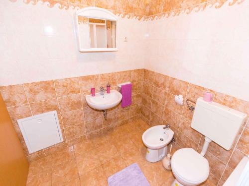 Salle de bains dans l'établissement Apartment in Njivice/Insel Krk 27658