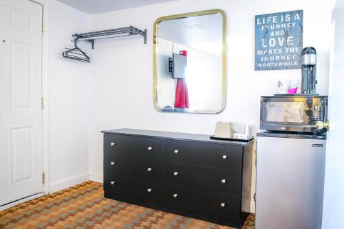 Η κουζίνα ή μικρή κουζίνα στο Baker City Motel & RV
