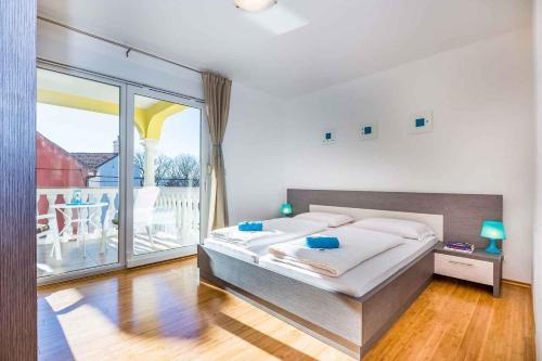Apartment in Dramalj 5744