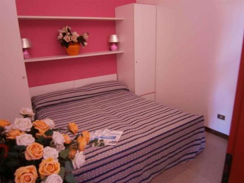 a small bedroom with a bed with flowers on it at Apartments in Bibione 24581 in Bibione