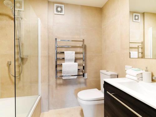 a bathroom with a shower and a toilet and a sink at Central Location - 2 Bedroom Apartment in Habeke in Queenstown
