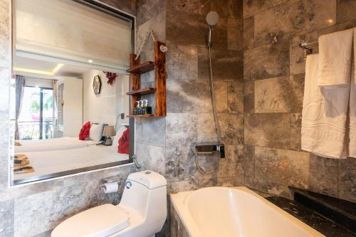 Salle de bains dans l'établissement Hoang Trinh Hotel