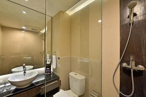 Kúpeľňa v ubytovaní Grand Tjokro Jakarta