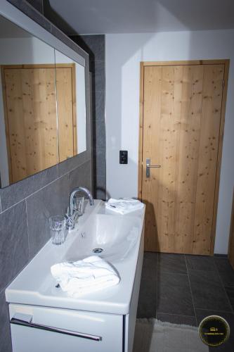 a bathroom with a white sink and a mirror at Ferienwohnungen Haus Alte Bäckerei in Randa