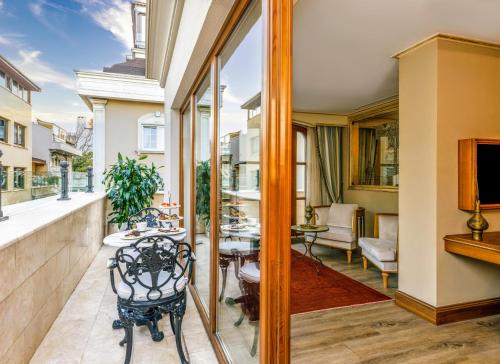 King Suite with Hot Tub