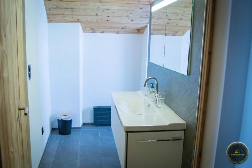 a bathroom with a sink and a mirror at Ferienwohnungen Haus Alte Bäckerei in Randa