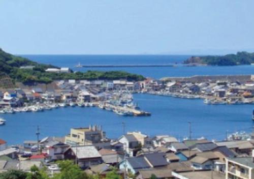 uma vista para um porto com barcos na água em Iruka House 1 - Vacation STAY 9266 em Iki