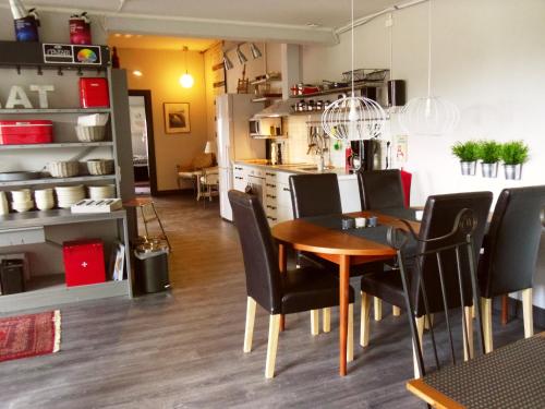 Majoituspaikan Ekeliden B&B ravintola tai vastaava paikka