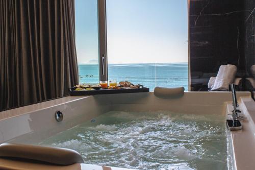 صورة لـ Hotel & Resort Tre Fontane Luxury في بورتيشي