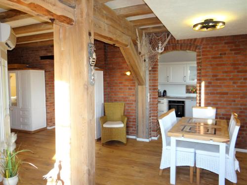 a kitchen and dining room with a brick wall at Speicher Residenz Barth E3 App 9 in Barth