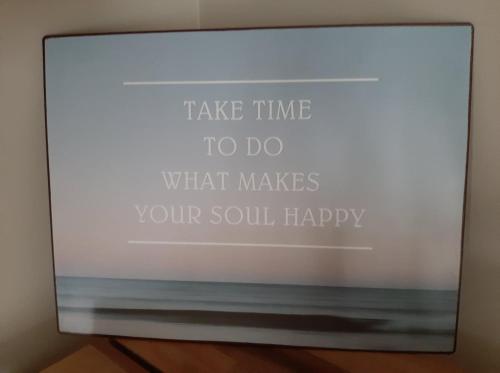 a sign that says take time to do what makes your soul happy at 't Zandmanneke in Ostend