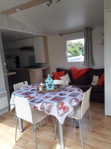 Gallery image of Luxueuze stacaravan 4pers met terras en tuintje Bredene (2010) in Bredene